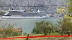 Объект 23008.  Участок со старым каменным   домом на второй линии, в 45 метрах от моря.